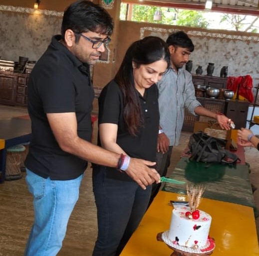 founders day cake cutting