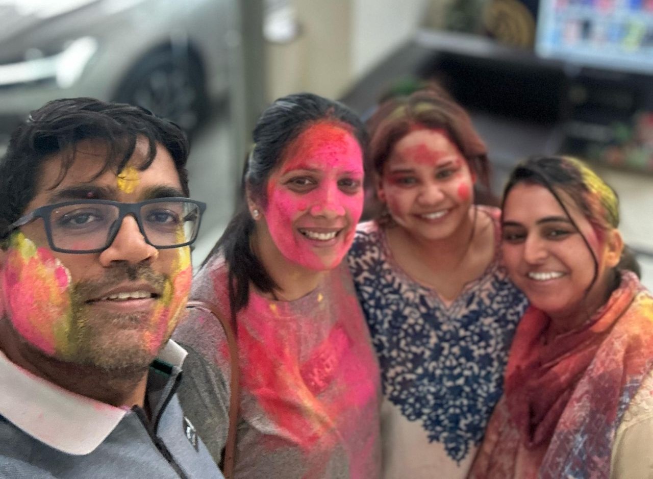 holi-1