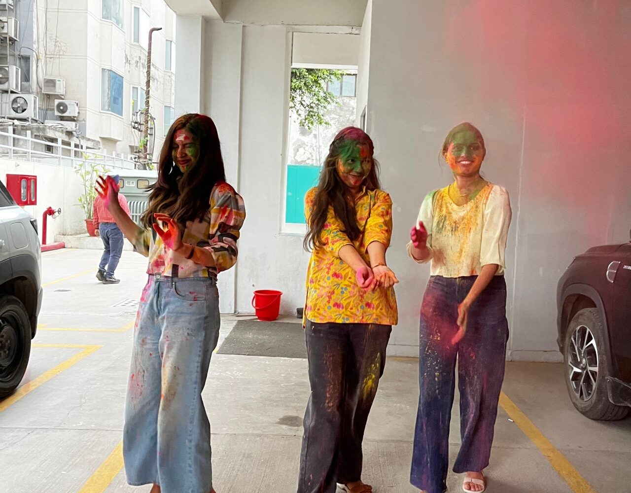 holi-3